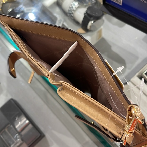 MICHAEL KORS
Jet Set Lg Ombré Logo Double-Zip Wristlet-Wallet-Phone Case Holder - Picture 14 of 16